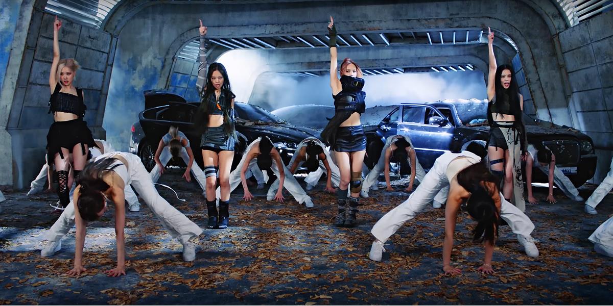 Blackpink in Pink Venom, also notice the amount of cars in the back. – YouTube screengrab