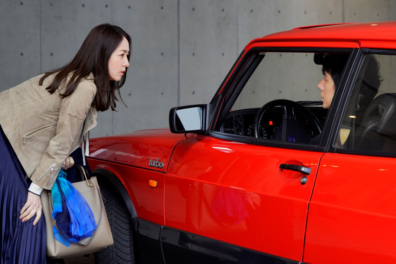 Oto Kafuku (Reika Kirishima) is a screenwriter for a television station, while her husband (Hidetoshi Nishijima) is a stage actor and director. – Pic courtesy of MUBI