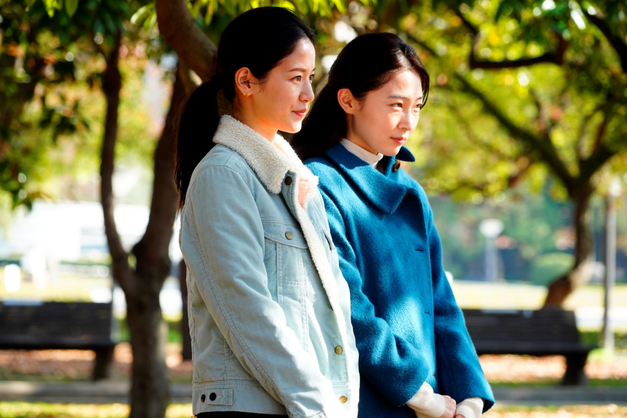 Janice Chang (Sonia Yuan) and Lee Yoon-a (Park Yurim) play two of the actors playing major roles in their version of Uncle Vanya. Janice speaks in English and Mandarin, while Lee can only communicate through Korean sign language. – Pic courtesy of MUBI