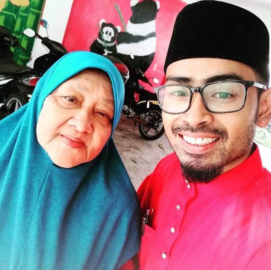 Abdul Razak Nordin and his much missed Emak. – Pic courtesy of Abdul Razak Nordin