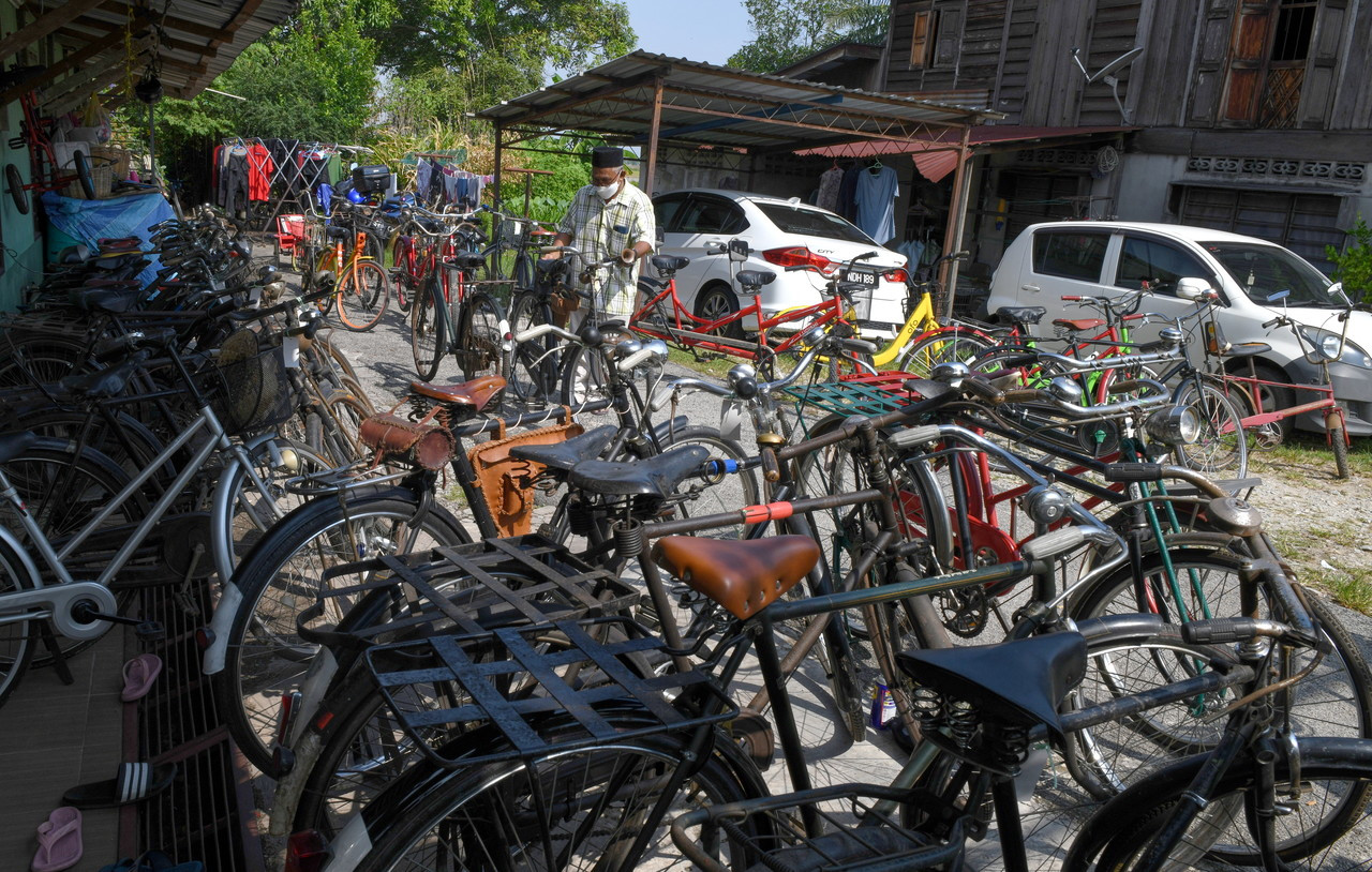The nostalgia of riding an old bicycle when going to school as a teenager inspired a senior citizen to collect classic bicycles that were obtained from searches from all over the country. – Bernama pic