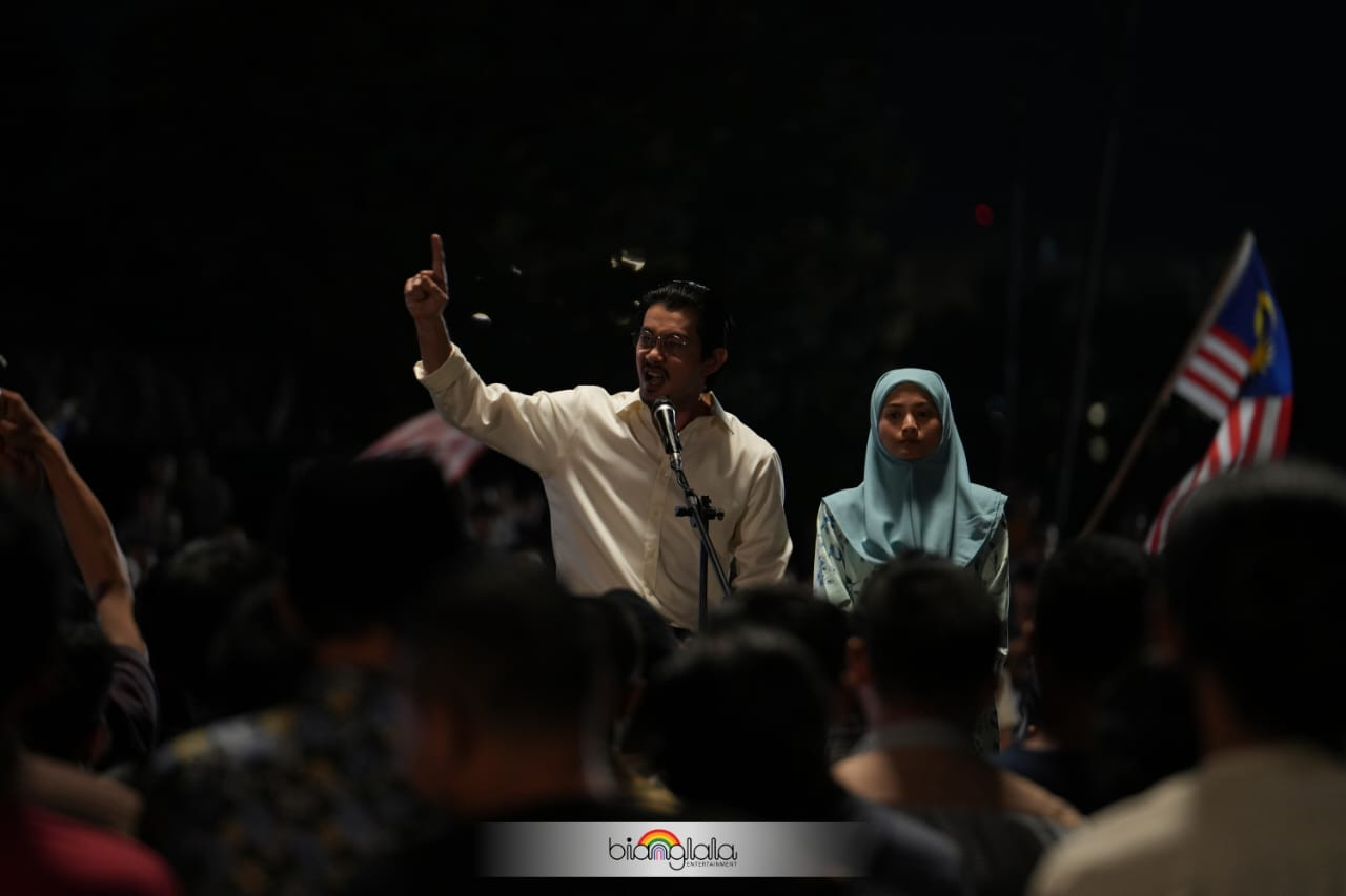 Anwar's arrest sparked the nationwide 'Reformasi' protest movement, which will be depicted in this film. – Pic courtesy of Bianglala Entertainment