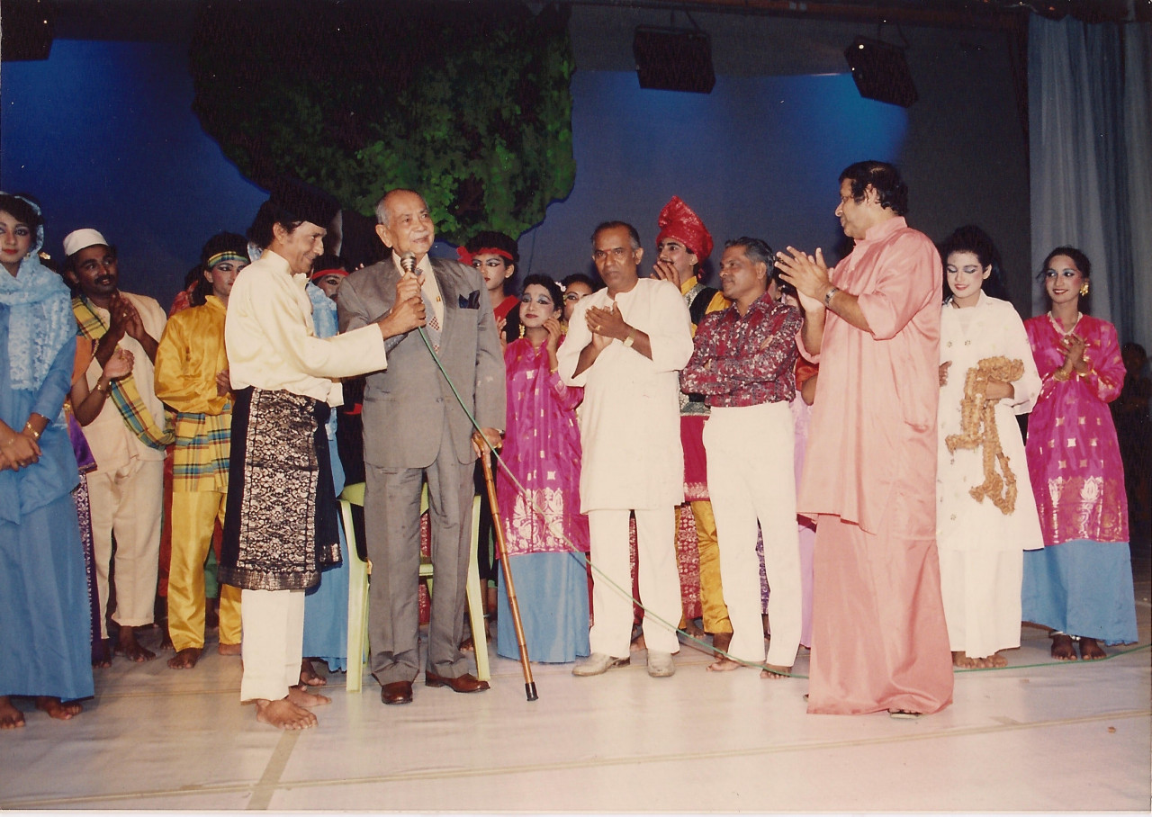 Former prime minister Tunku Abdul Rahman speaks after a TFA production with Swami Shantanand on the right. – Picture courtesy of the Temple of Fine Arts