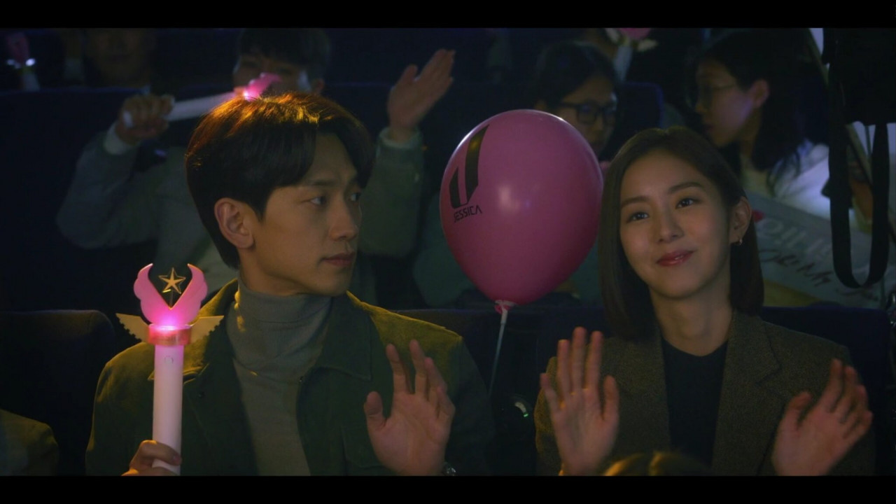 Surgeon Cha and his love interest. – Netflix pic