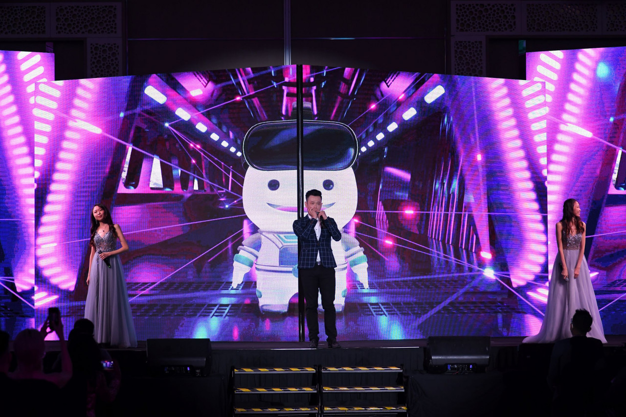 Harmonica and vocal performance by Bigo Live Malaysia’s top broadcasters, Soon Hock Chuan, Yanice Ng, and Henna Ng. – Pic courtesy of Bigo Live