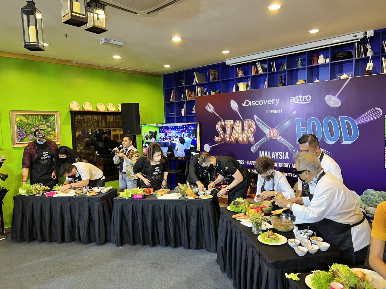 Some of the chefs and celebrities take part in a plating competition during the launch event at Restoran Rebung Dato Chef Ismail on Monday, April 11. – Haikal Fernandez pic