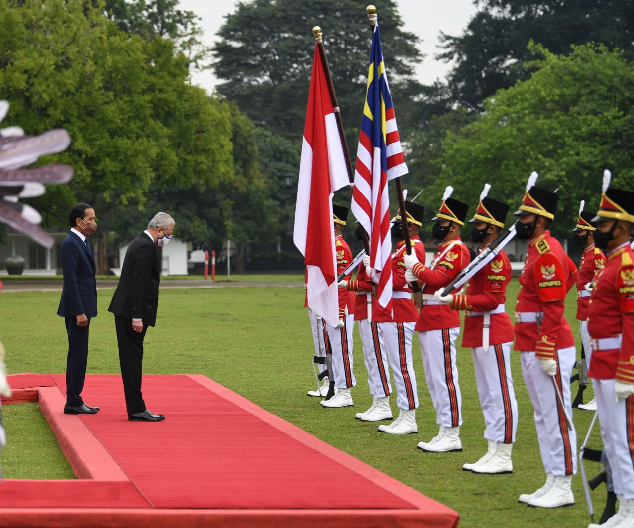Datuk Seri Ismail Sabri Yaakob and Indonesian President Joko Widodo are expected to discuss bilateral cooperation on a broad range of areas. – Bernama TV Facebook pic, November 10, 2021
