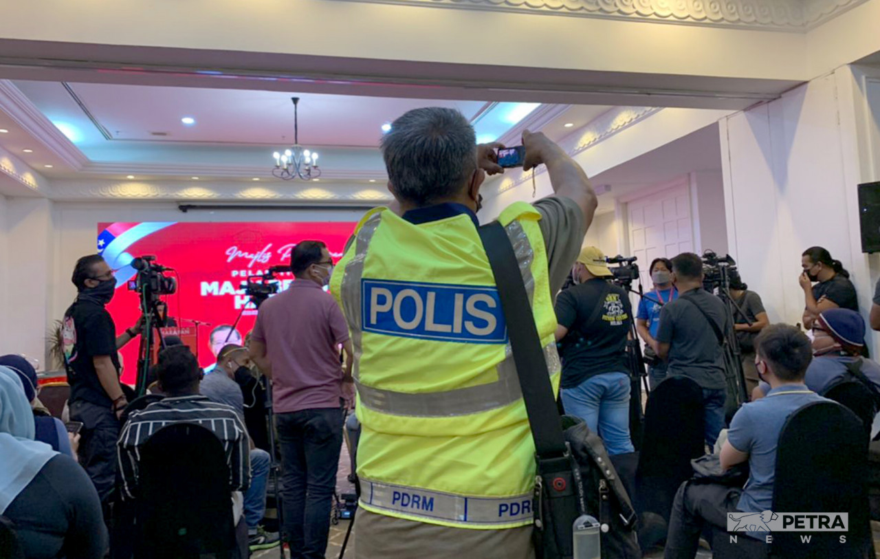 Police taking photographs of the function room. – AMAR SHAH MOHSEN/The Vibes pic, November 10, 2021
