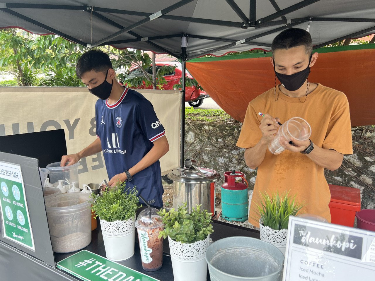 DaunKopi sells on average 120-150 drinks each day. – Getaran pic