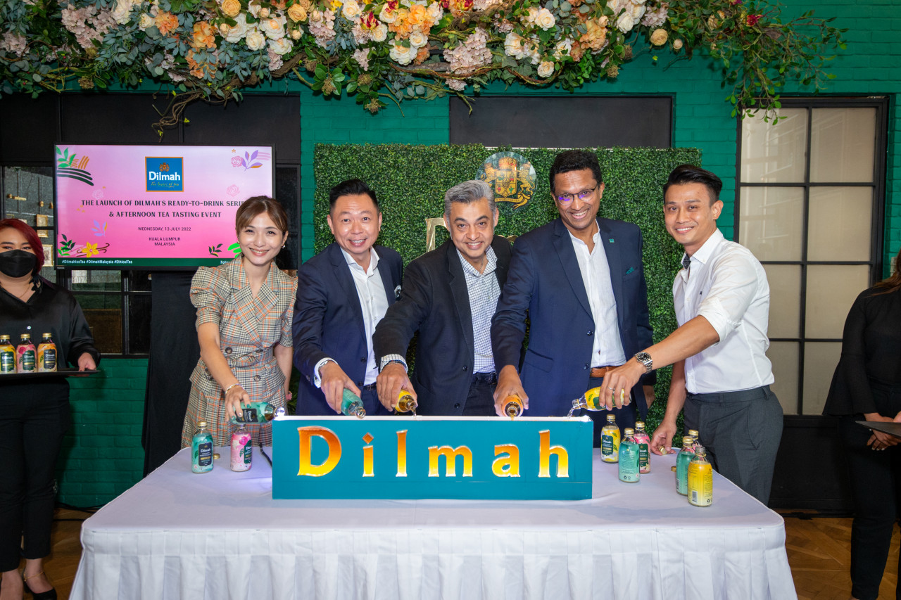 The official launch of Dilmah’s ready-to-drink iced tea in four flavours. Berjaya Food Trading, a wholly-owned subsidiary of Berjaya Food Berhad, is the local distributor of the drink, with Group CEO Datuk Sydney Quays pictured third from left. – Pic courtesy of Dilmah