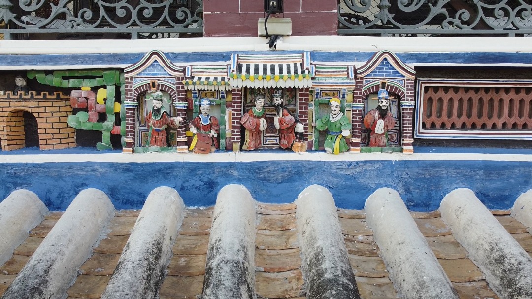 Intricate porcelain characers adorn the roofs, and nooks an crannies of buildings. – Pic courtesy of Happy Critters Production