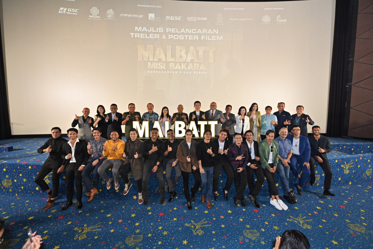 Cast members and selected VIPs pose for the cameras after the press conference for the movie. – Pic courtesy of GSC