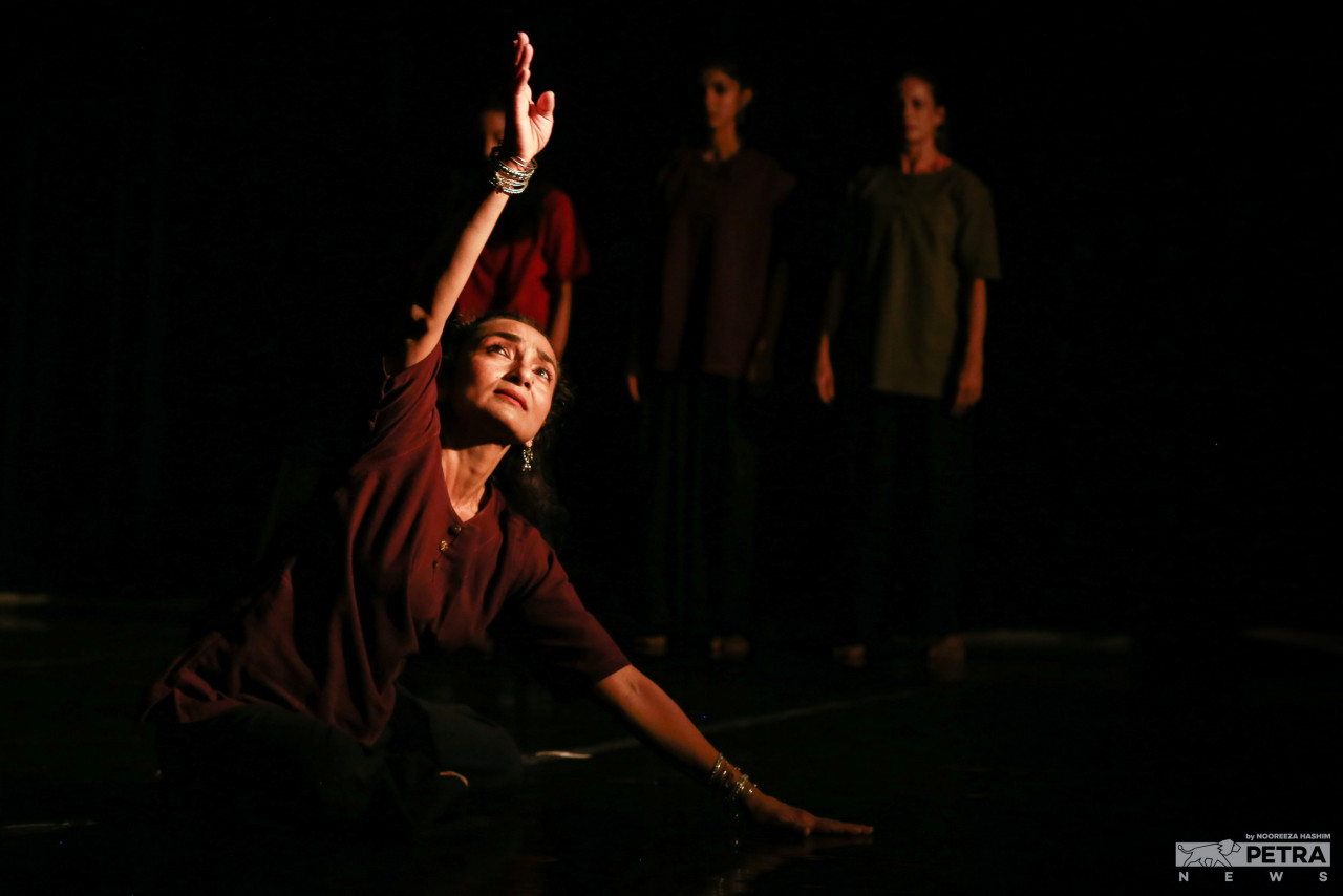 Sukhi Shetty-Krishnan, a dancer from Temple of Fine Arts Singapore in performance. – The Vibes pic/Nooreeza Hashim