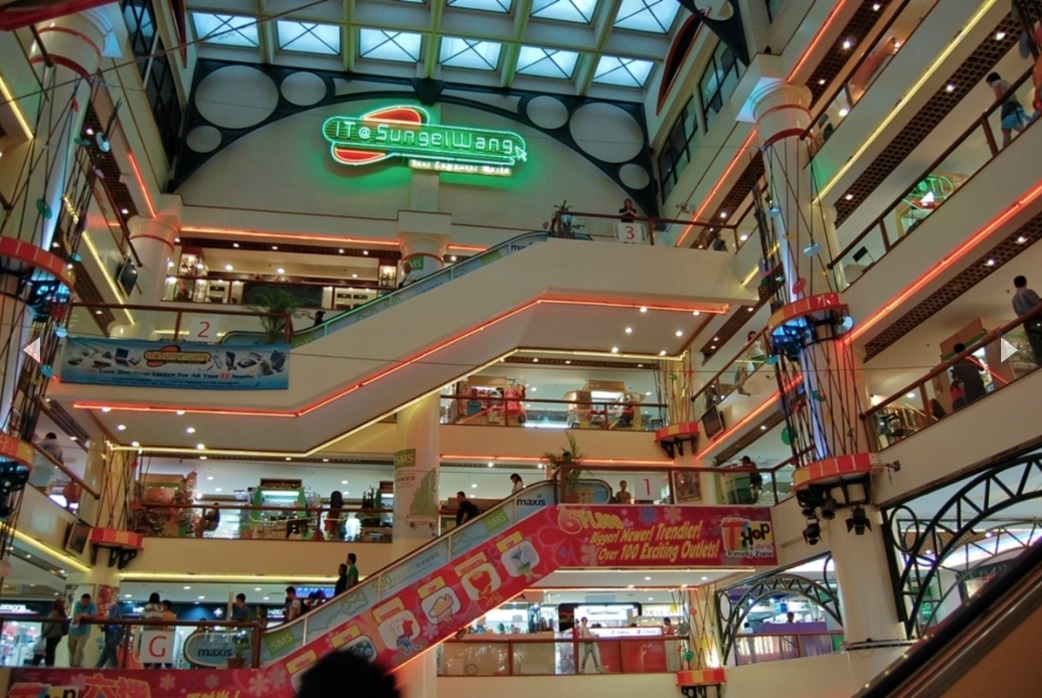 There's something decidedly old-fashioned about the interior of Sungei Wang, different from the shiny shopping complexes that have popped up from the late 1990s onwards. – Taken from propsocial.my