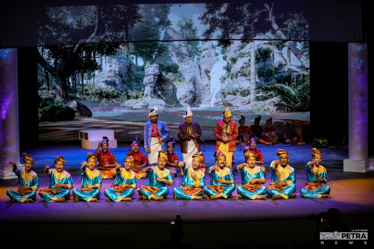 The production opens a new dimension for traditional arts. – The Vibes pic/Alif Omar
