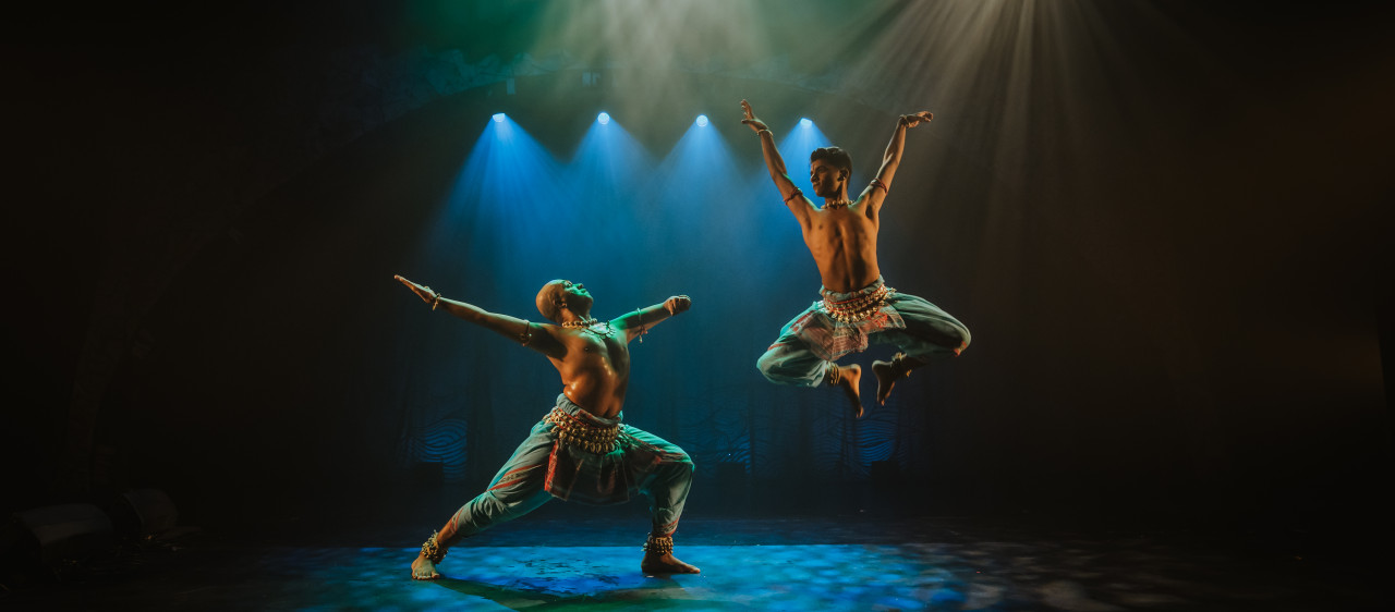 Vickneshwaran (L) in performance. – Pic courtesy of Sutra Foundation