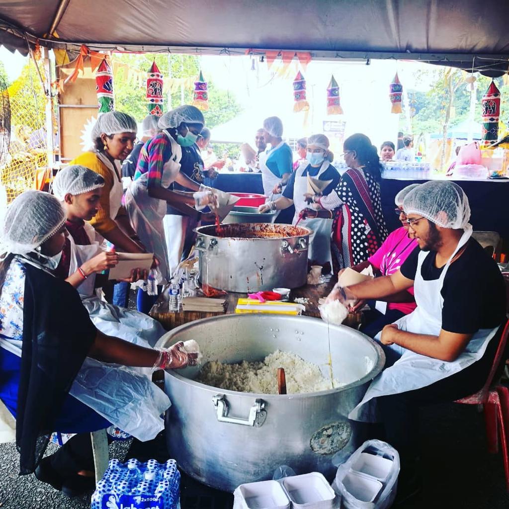 Klan volunteers working hard making the nasi lemak enjoyed by many. – Pic courtesy of Klan