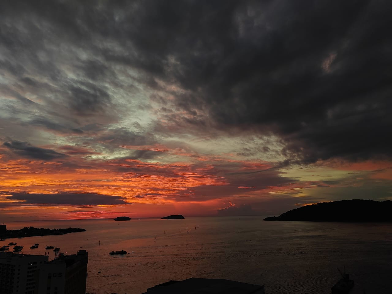 KK at sunset. – Shazmin Shamsuddin pic