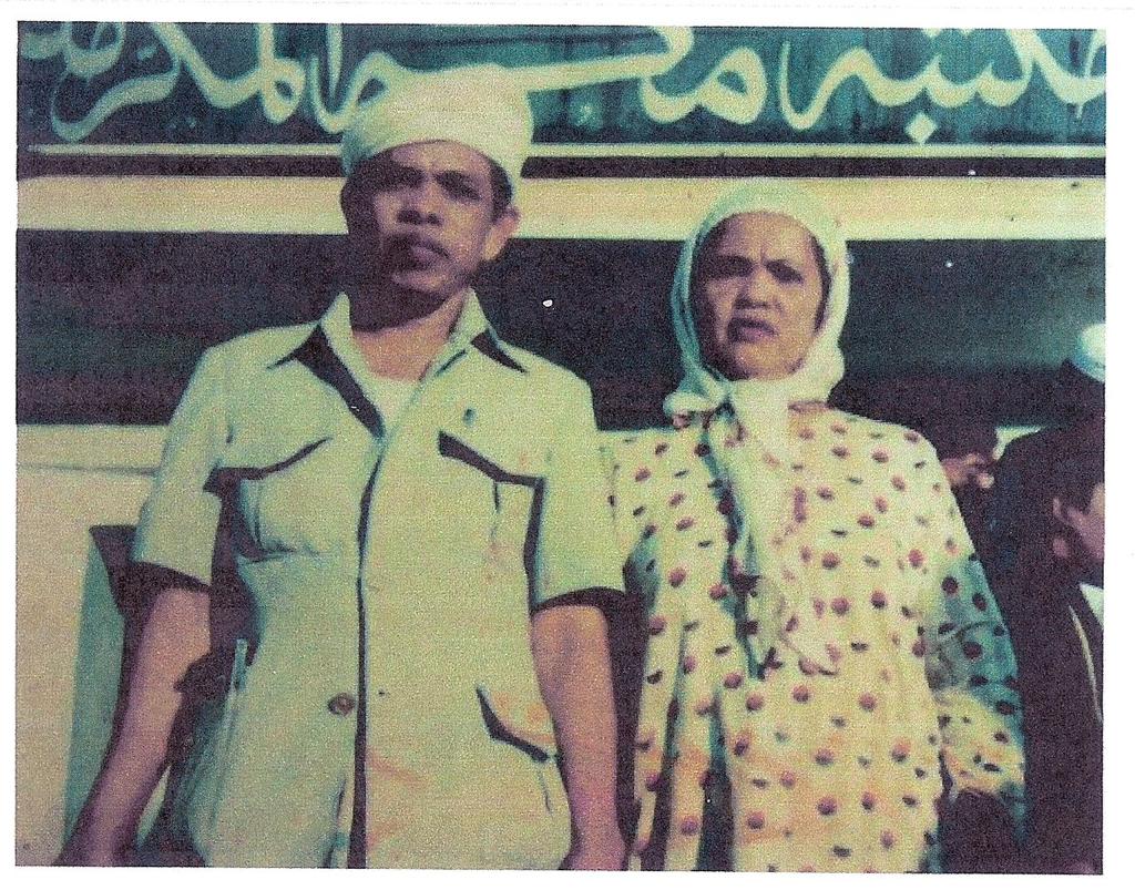 The late Omar Ali with his wife. – Pic courtesy of Idris Mokhtar (the late Omar Ali's son-in-law)