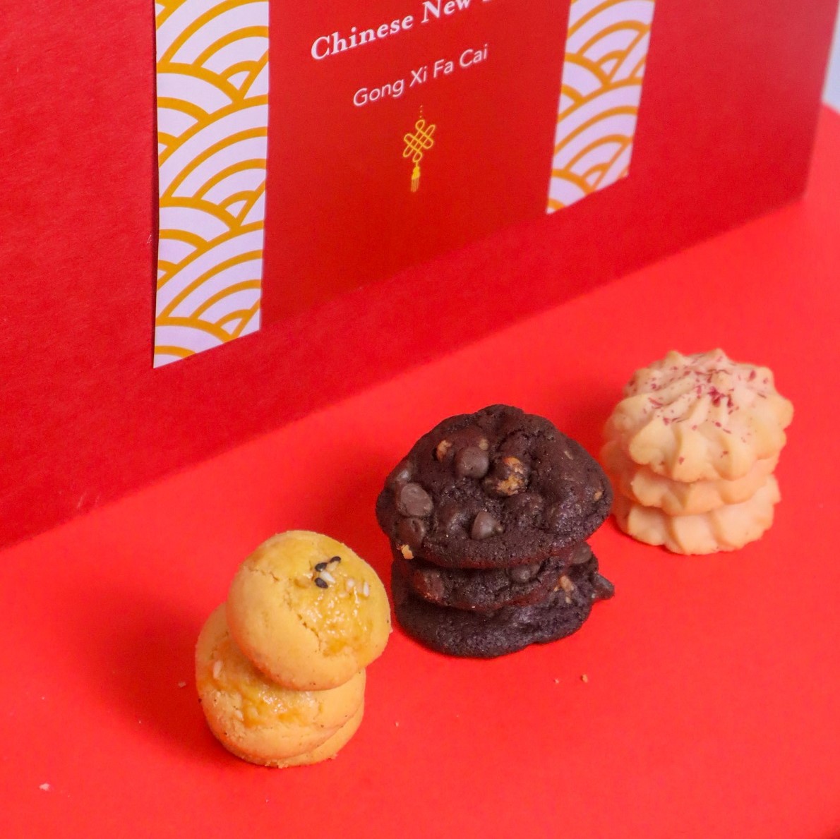 Dignity’s lychee blossom, salted egg yolk, and signature chocolate cookies come in two different sizes. Small cans are priced at RM17 and large cans at RM33. – Pic courtesy of Dignity