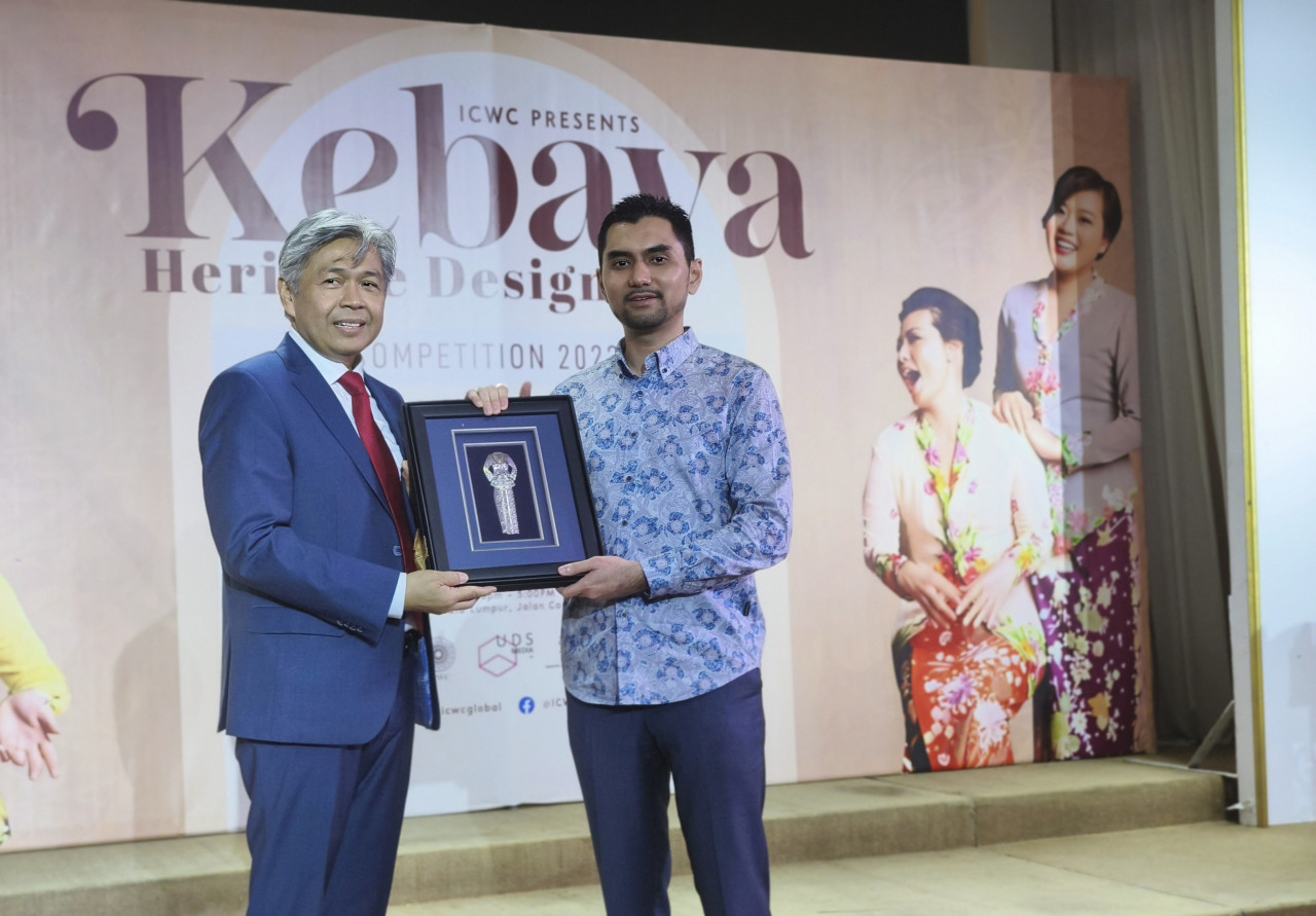 Azmi Mustapha, President of ICWC, and Khairul Firdaus Akbar Khan, Deputy Minister of Tourism, Arts, and Culture. – Pic courtesy of ICWC