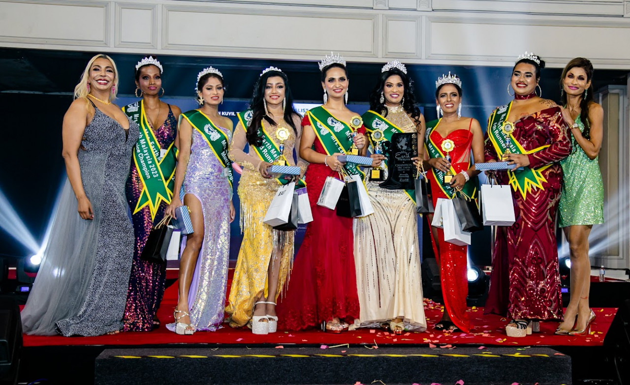 Organisers Ammetta Malhotra Bergin (far left) and Previtha Rajah (far right) flank the seven finalists. – Ian McIntyre pic