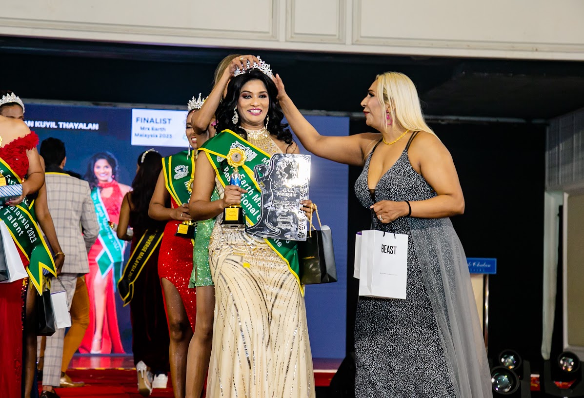 Selangorian Than Kuyil Thayalan was crowned Mrs Earth Malaysia at the event held at the Royale Chulan Hotel Damansara. – Ian McIntyre pic