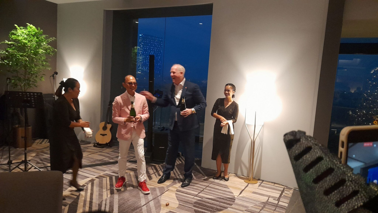 G Hotel general manager Michael Hanratty and world famous shoe designer Datuk Jimmy Choo at a recent event. – Ian McIntyre pic
