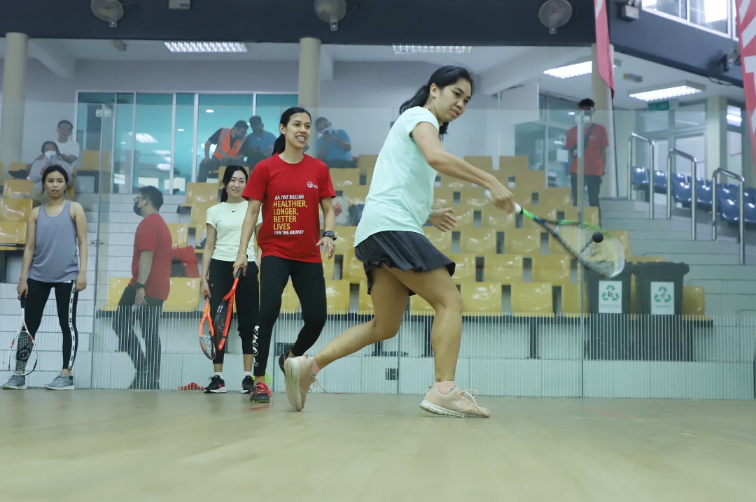 Nicol spars with journalist Andrea Filmer on the court. – Ian McIntyre pic