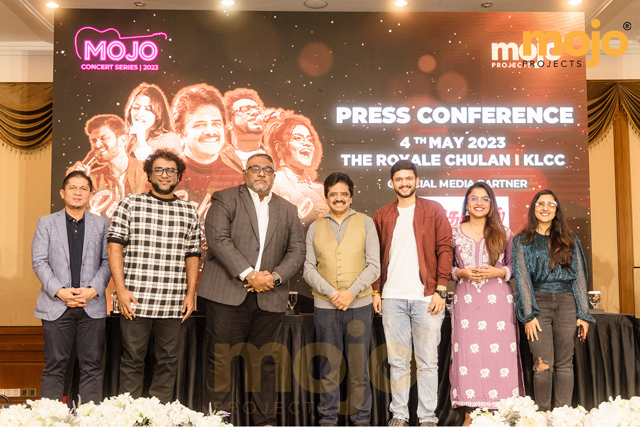  (L-R) General Manager of Royale Chulan, Badrul Rezal Baharudin; S.Haricharan; Mojo Projects CEO, Ratna K Nadarajan; D.Srinivas, Abhilash Venkitachalam, Rakshita Suresh and Sharanya Srinivas. – Pic courtesy of Mojo Projects