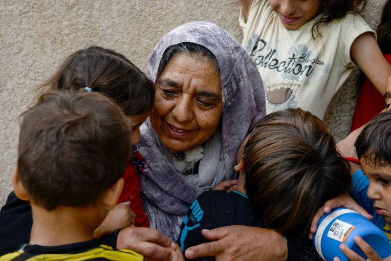 It's official: Science says grannies are good for you