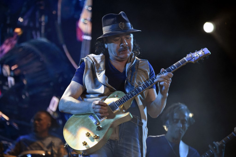 [UPDATED] Music legend Carlos Santana collapses on stage