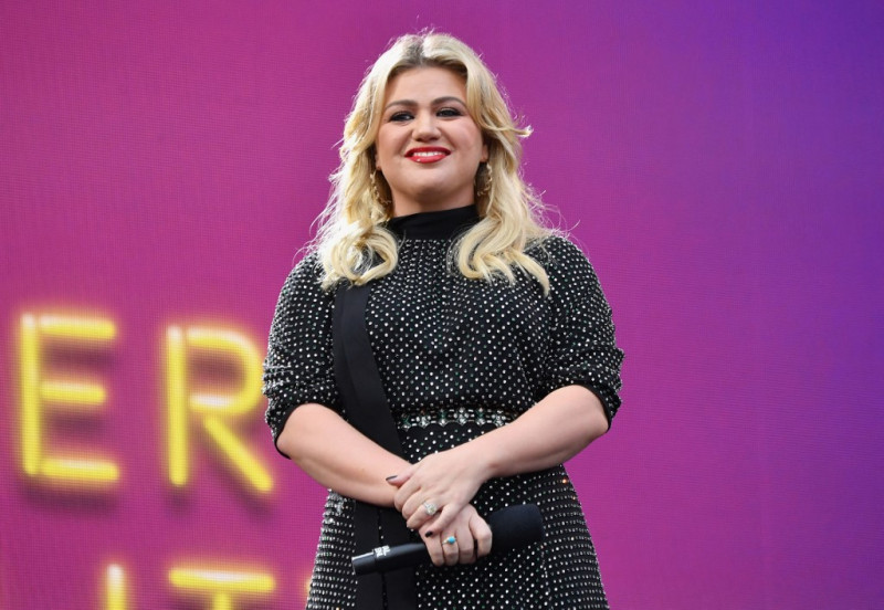 Kelly Clarkson announces new music and album for 2023 Music The Vibes