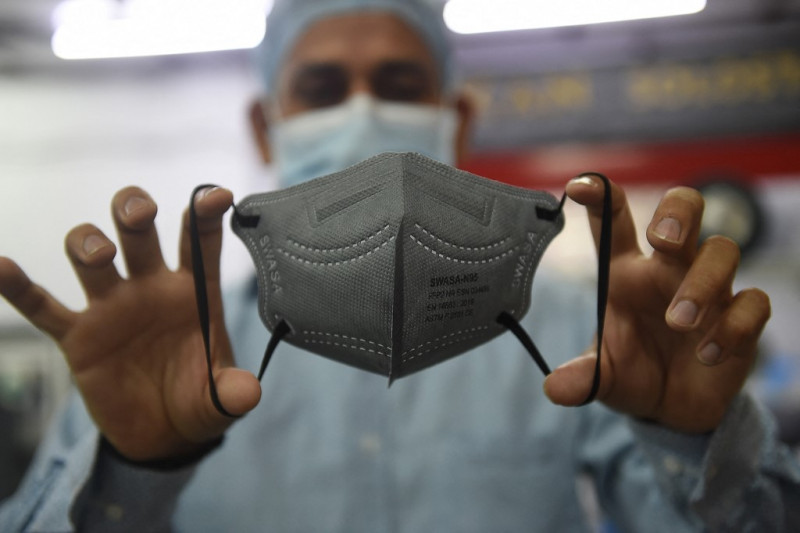 With Omicron on the rise, rethink cloth masks, say some health experts