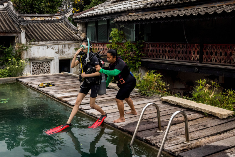 'The bottom line': scuba divers help preserve historic Bangkok mansion