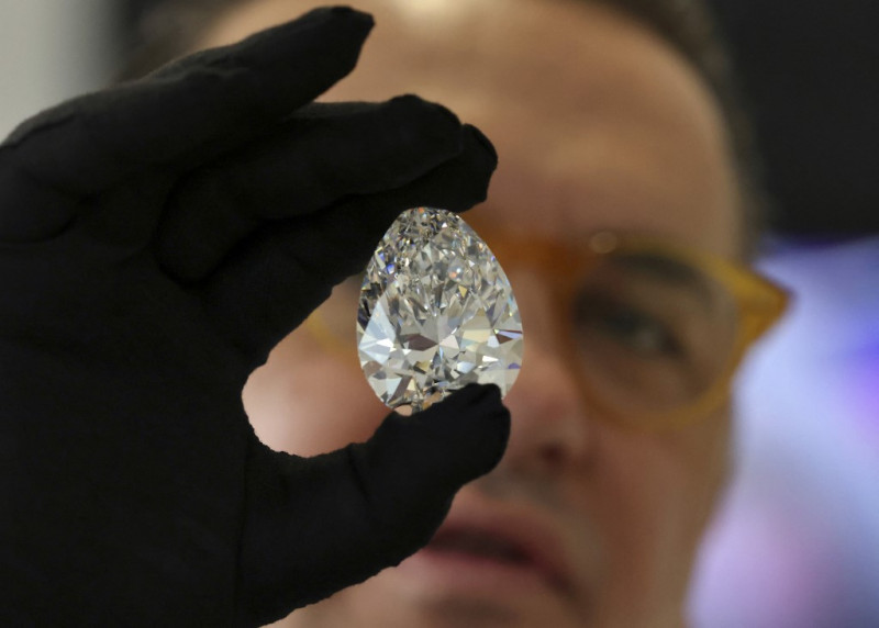 Giant white diamond 'The Rock' makes debut in Dubai