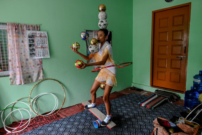 Myanmar grandfather on mission to revive juggling art