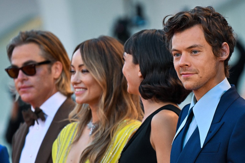 'Don't worry' tops box office amid reported cast conflict