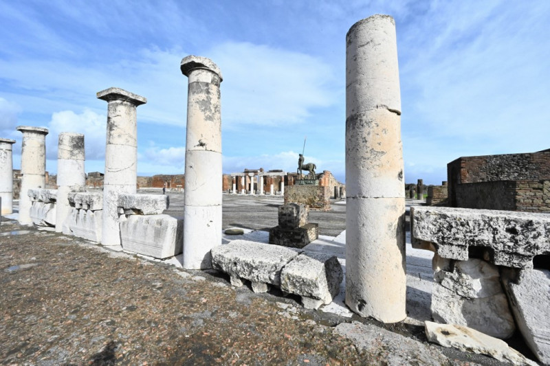 Slave room discovered at Pompeii in ‘rare’ find
