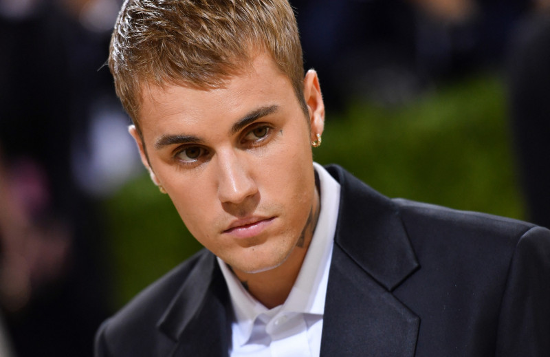 Justin Bieber will restart world tour after reportedly recovering from rare facial paralysis syndrome