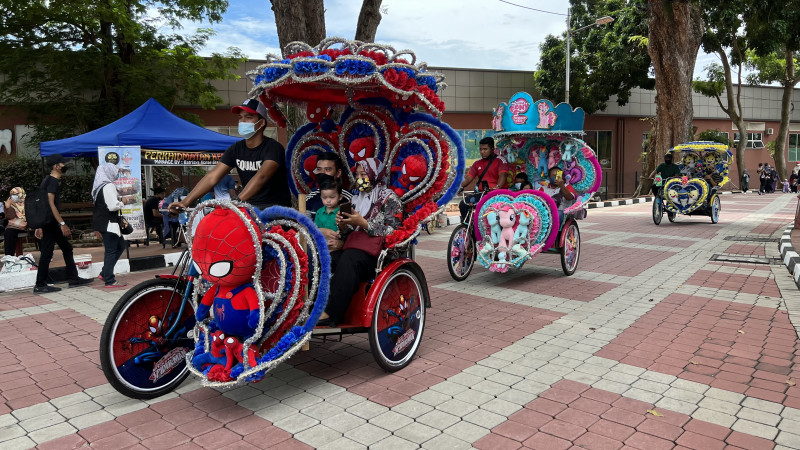 Apathy falls on Melaka’s trishaw riders ahead of polls