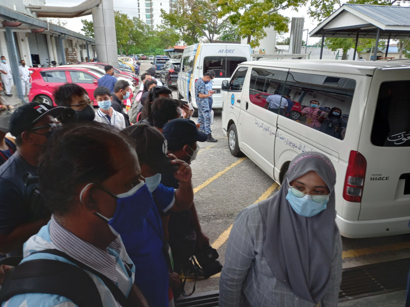 [VIDEO] Body of RMAF pilot to be flown home for burial