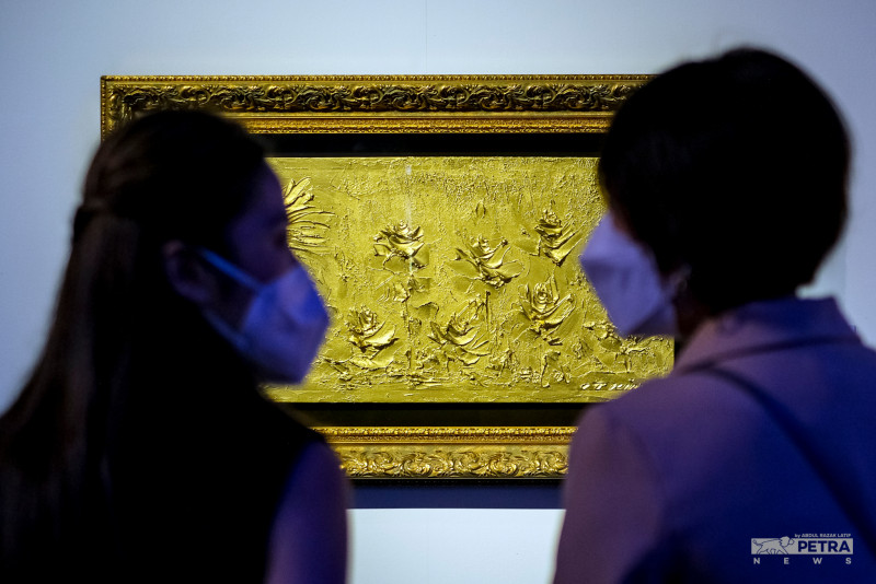 24K golden artworks seek to enthral regional collectors