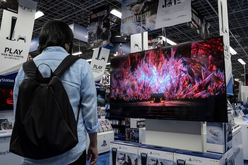 Fans hail 'dark' storyline as new Final Fantasy title released