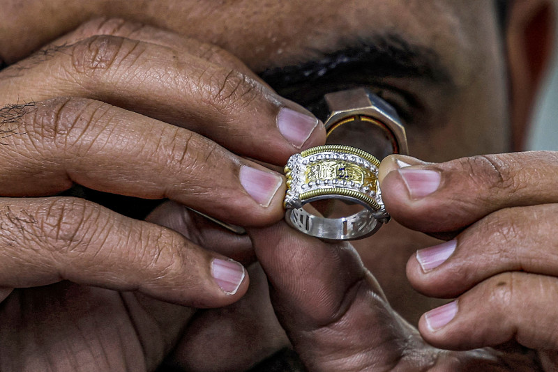 Egyptian artisans carve a path to world luxury markets