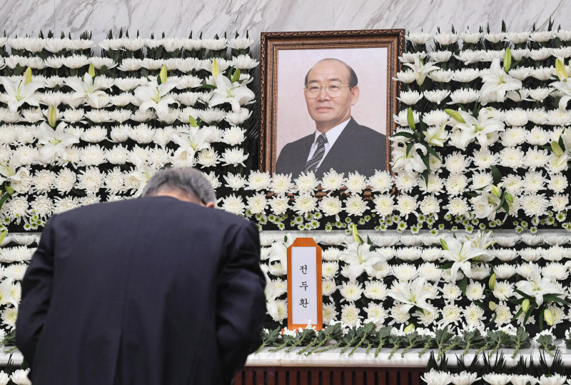 Widow of S. Korean dictator apologises for husband’s rule