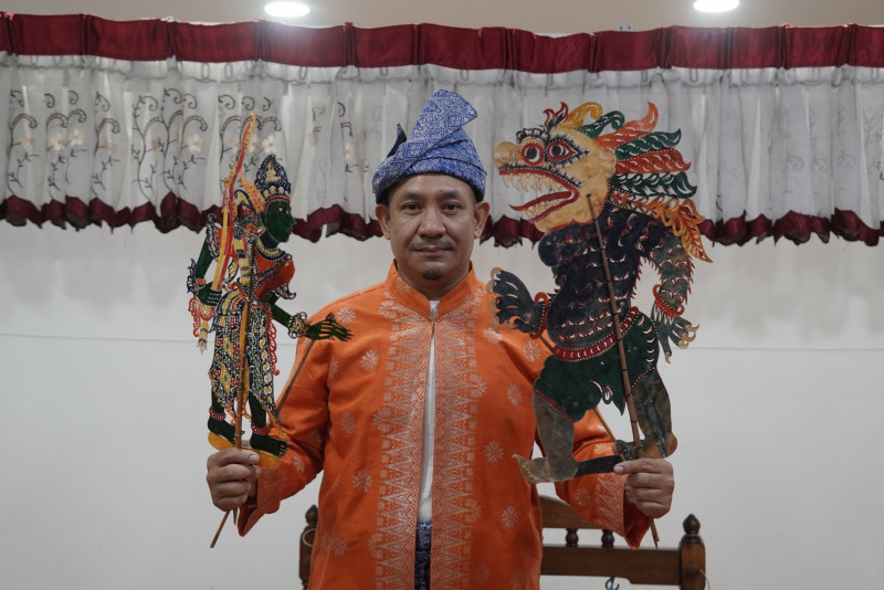 Adiguru Cendana: Kamarul Baisah – the wondrous wayang kulit