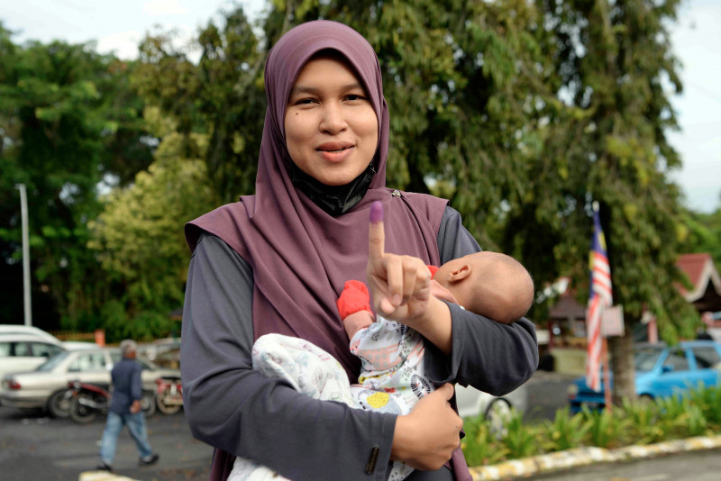 Postpartum confinement not stopping teacher from casting her ballot