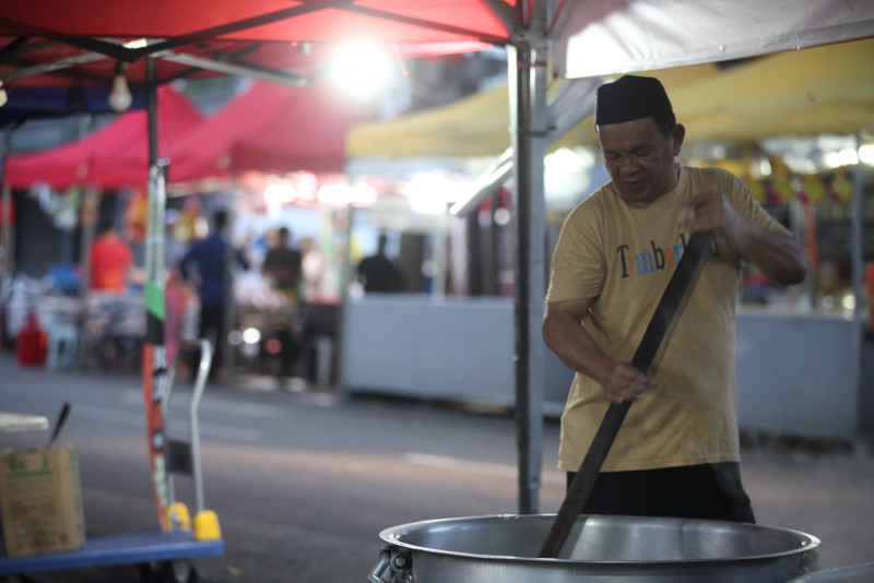 [VIDEO] Bubur Lambuk – a Ramadan tradition of giving