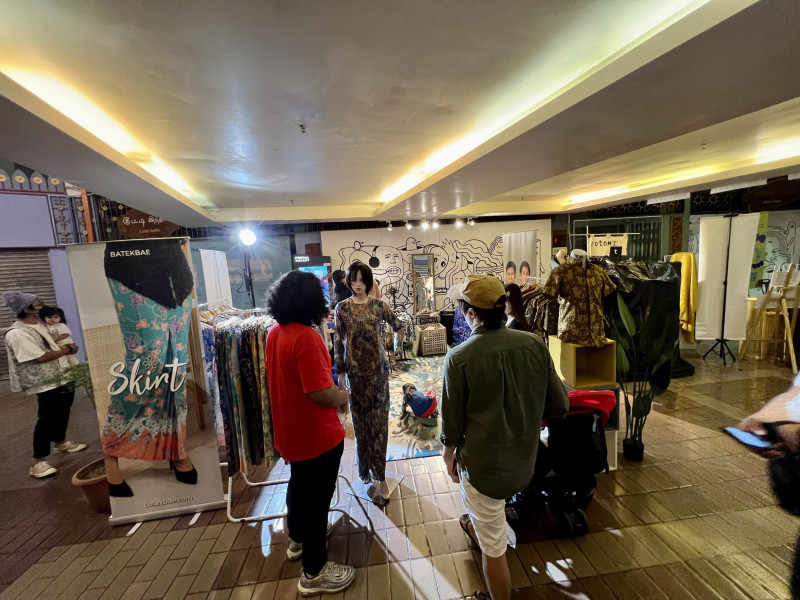 Raya sales and spirits cheerily sends off last weekend of Ramadan
